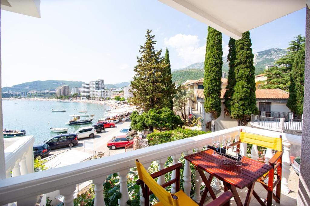 Acika Apartments Rafailovici Ngoại thất bức ảnh