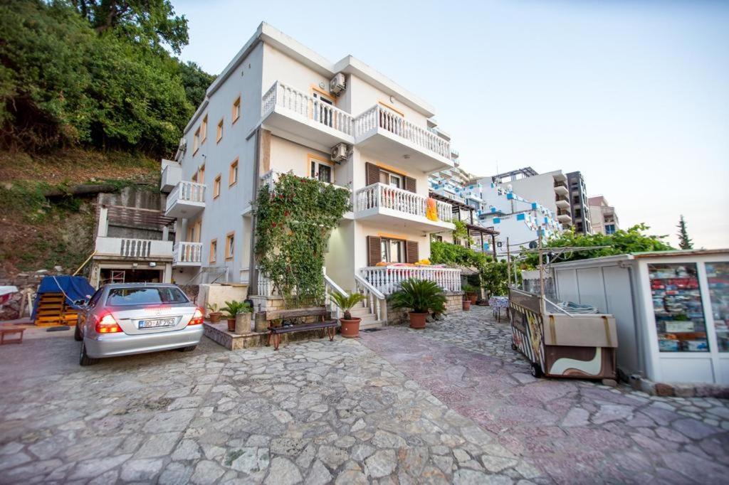 Acika Apartments Rafailovici Ngoại thất bức ảnh