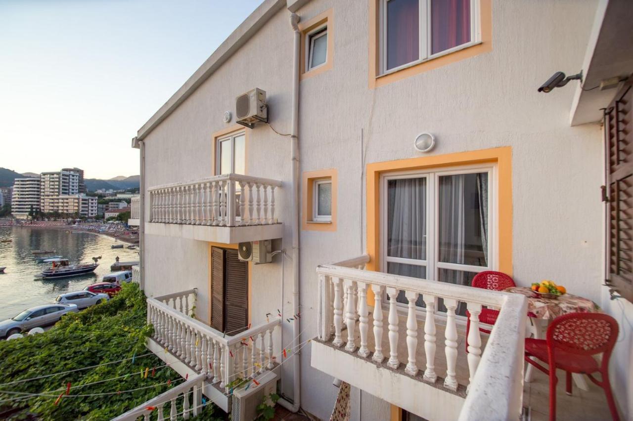 Acika Apartments Rafailovici Ngoại thất bức ảnh
