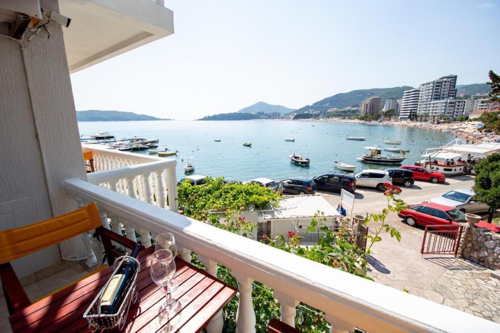 Acika Apartments Rafailovici Ngoại thất bức ảnh