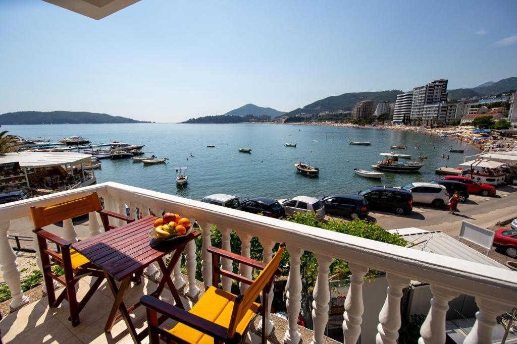 Acika Apartments Rafailovici Ngoại thất bức ảnh